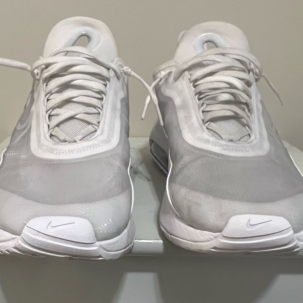 Nike air max 2090s triple white